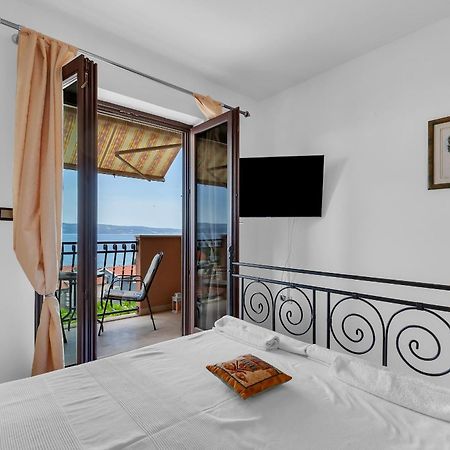 Apartments And Rooms With Parking Space Duce, Omis - 10303 Rom bilde