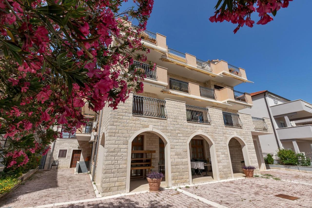Apartments And Rooms With Parking Space Duce, Omis - 10303 Eksteriør bilde