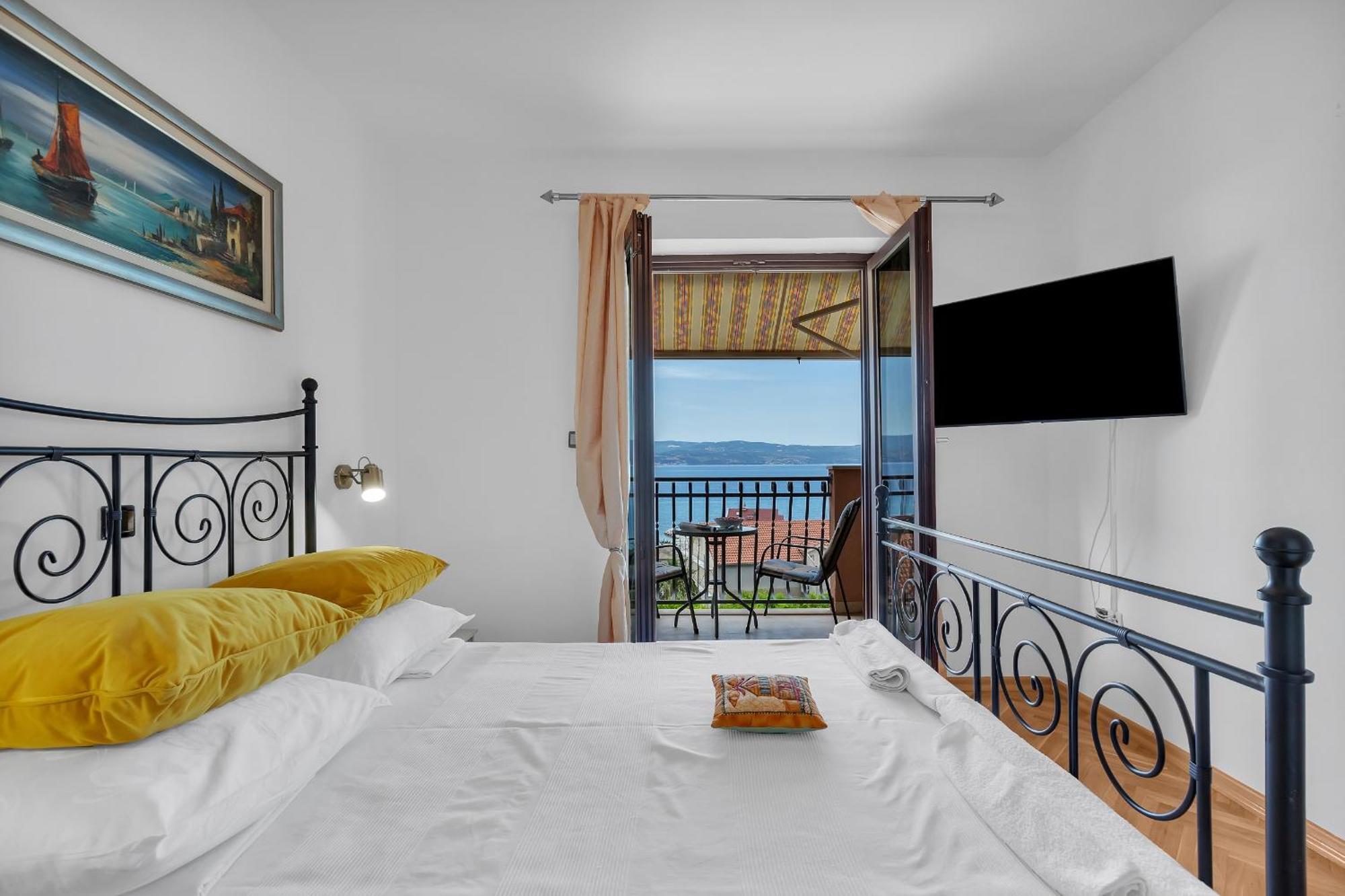 Apartments And Rooms With Parking Space Duce, Omis - 10303 Rom bilde