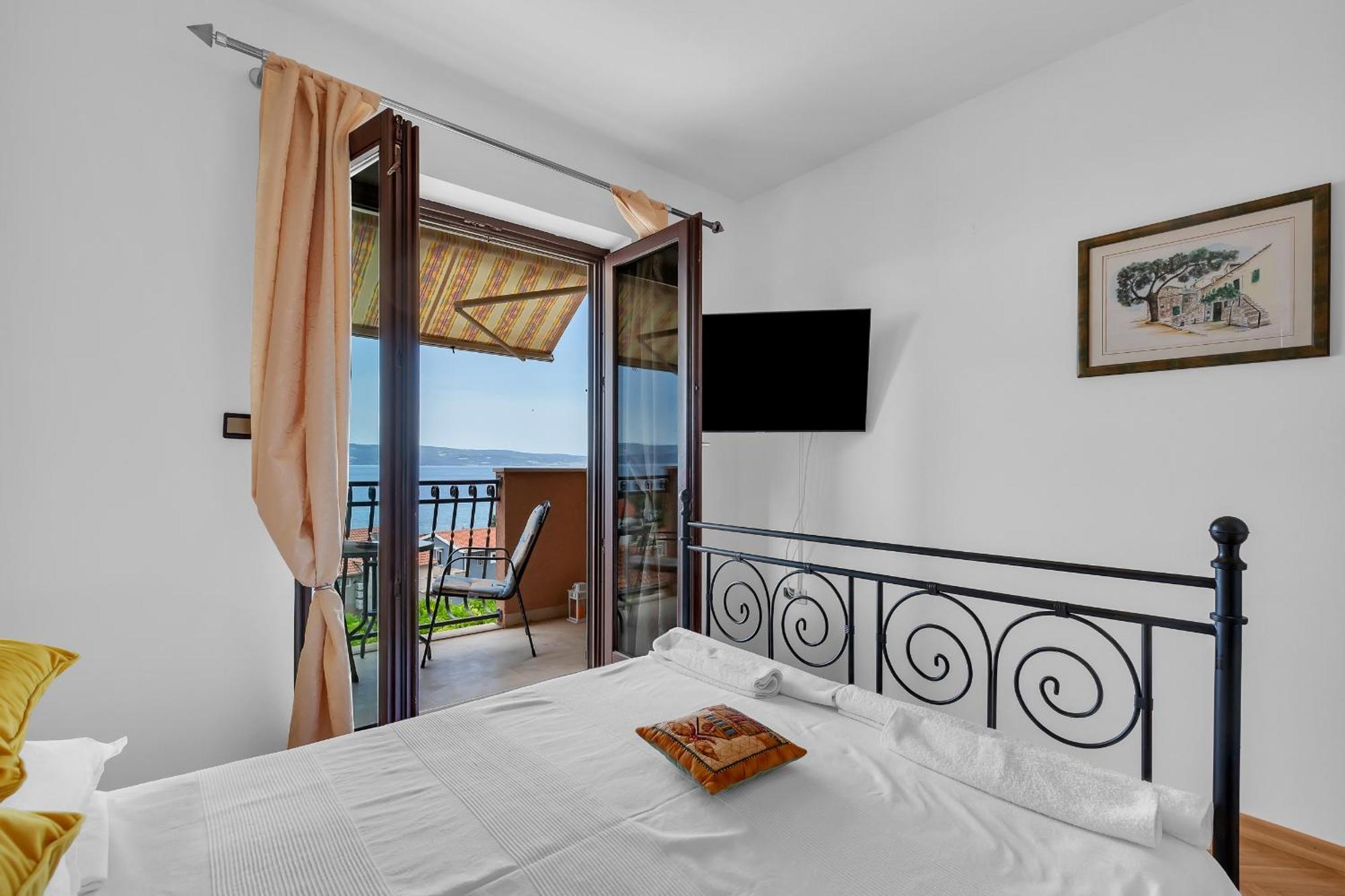Apartments And Rooms With Parking Space Duce, Omis - 10303 Rom bilde