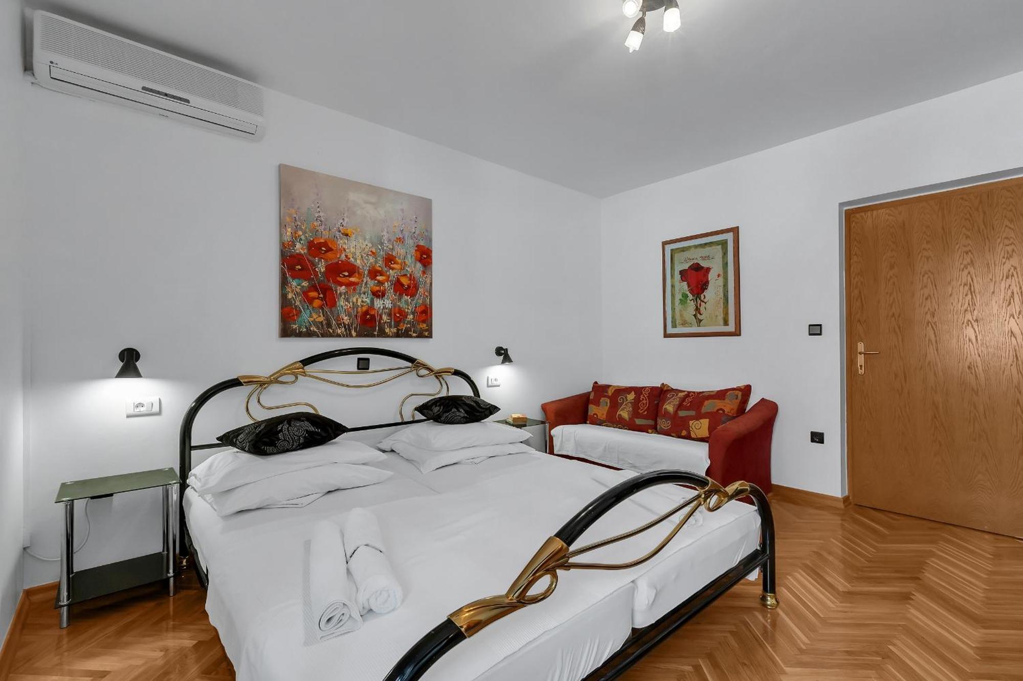 Apartments And Rooms With Parking Space Duce, Omis - 10303 Rom bilde