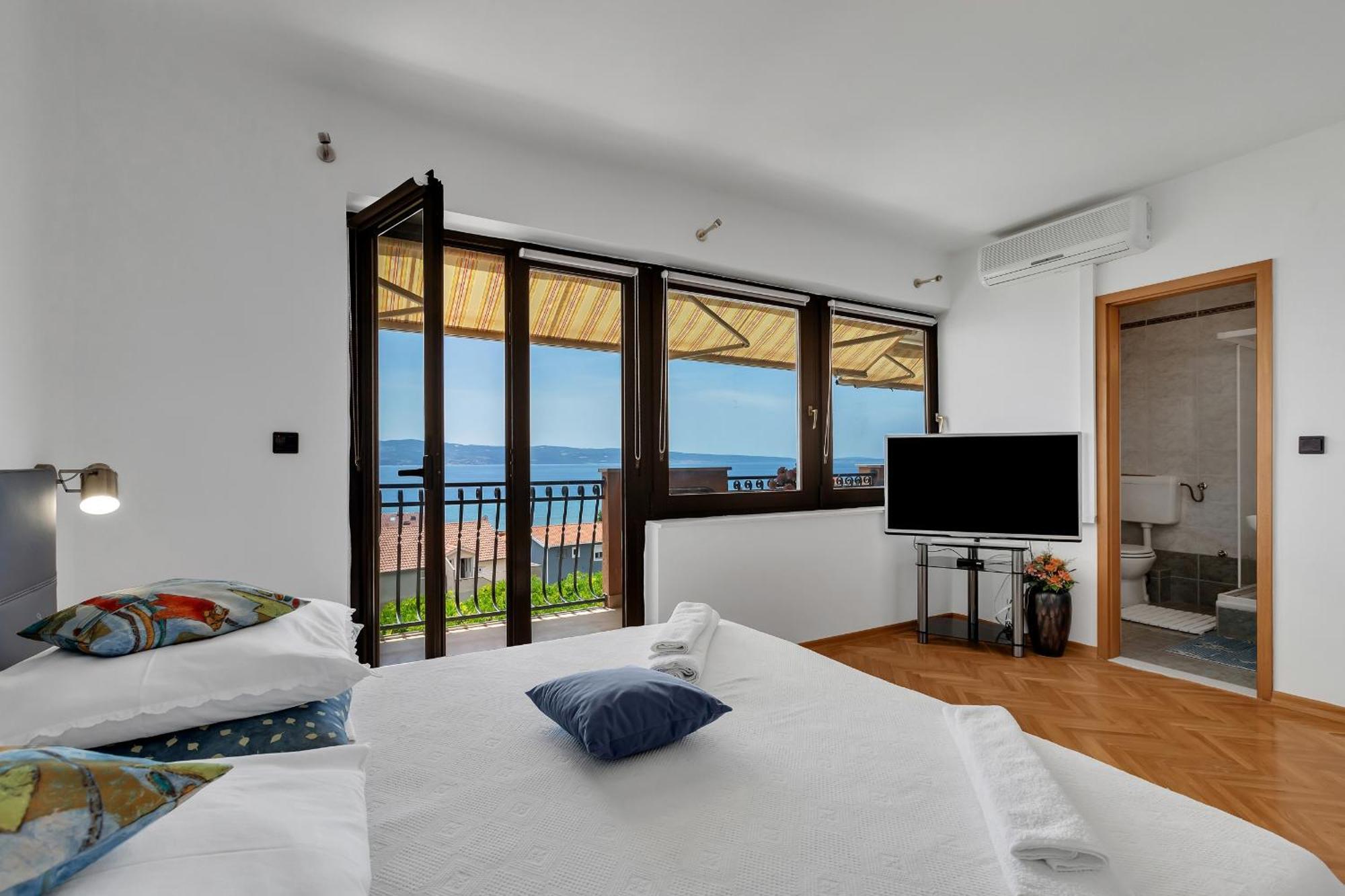 Apartments And Rooms With Parking Space Duce, Omis - 10303 Rom bilde