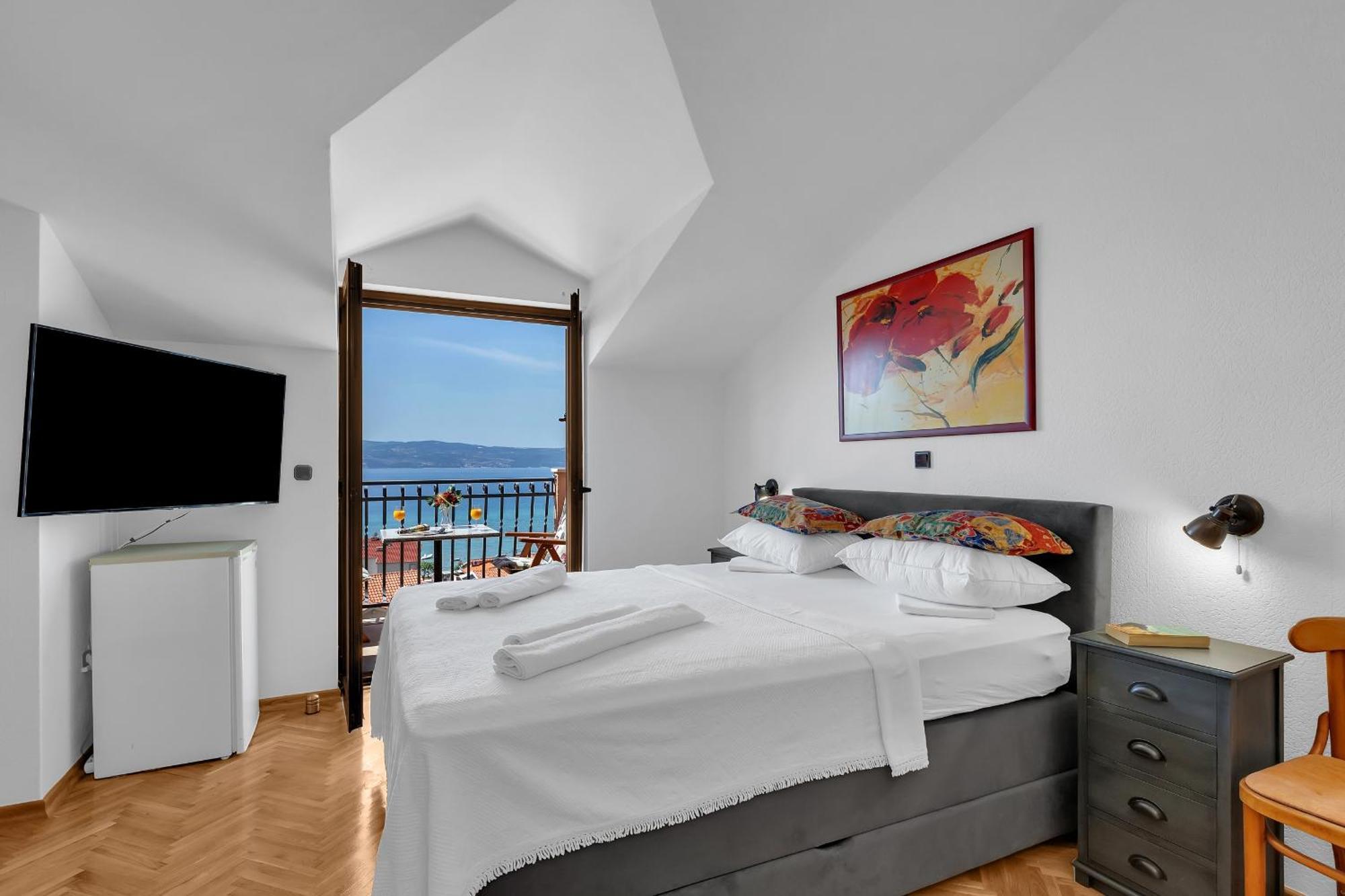 Apartments And Rooms With Parking Space Duce, Omis - 10303 Rom bilde