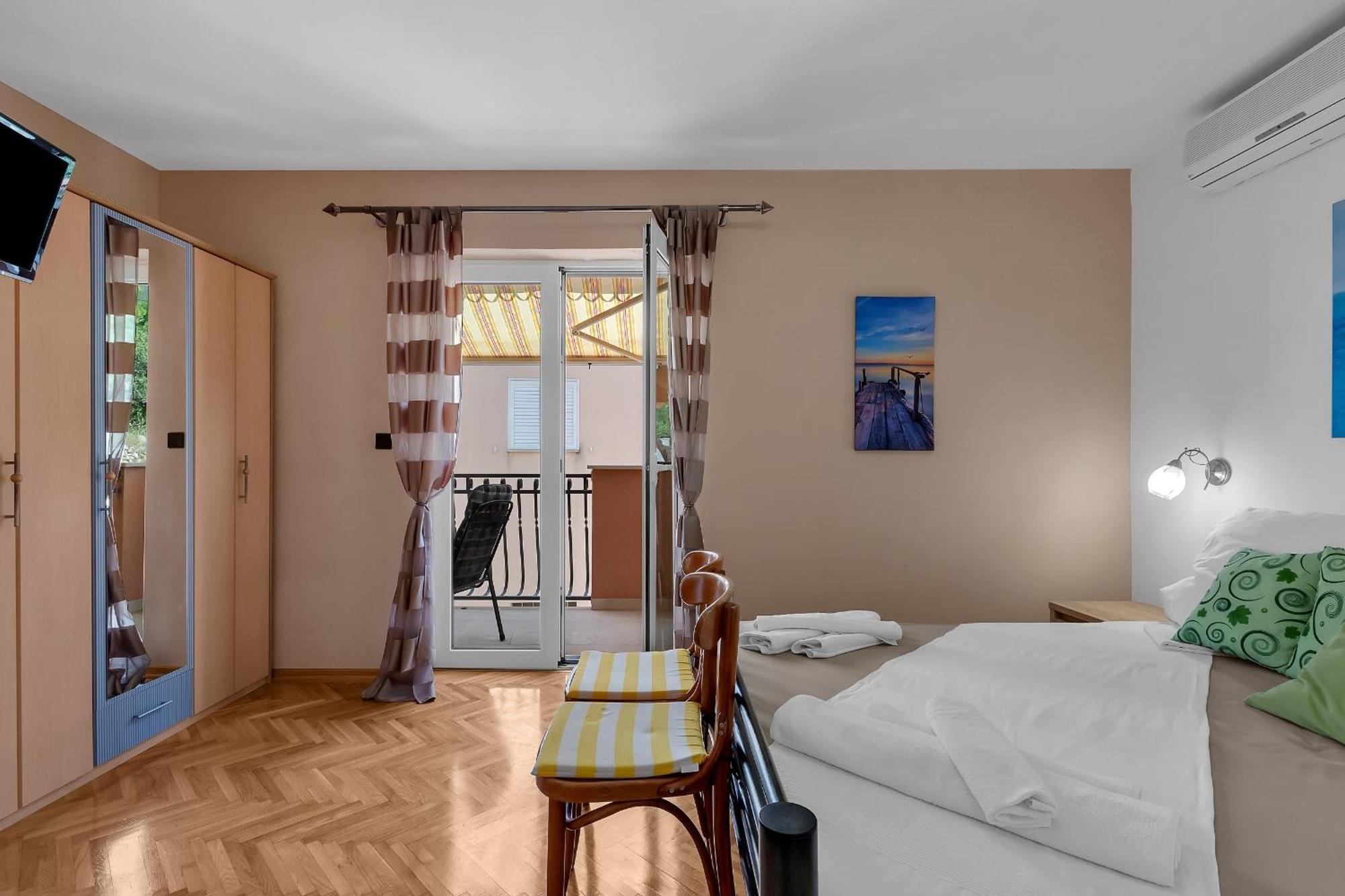 Apartments And Rooms With Parking Space Duce, Omis - 10303 Rom bilde