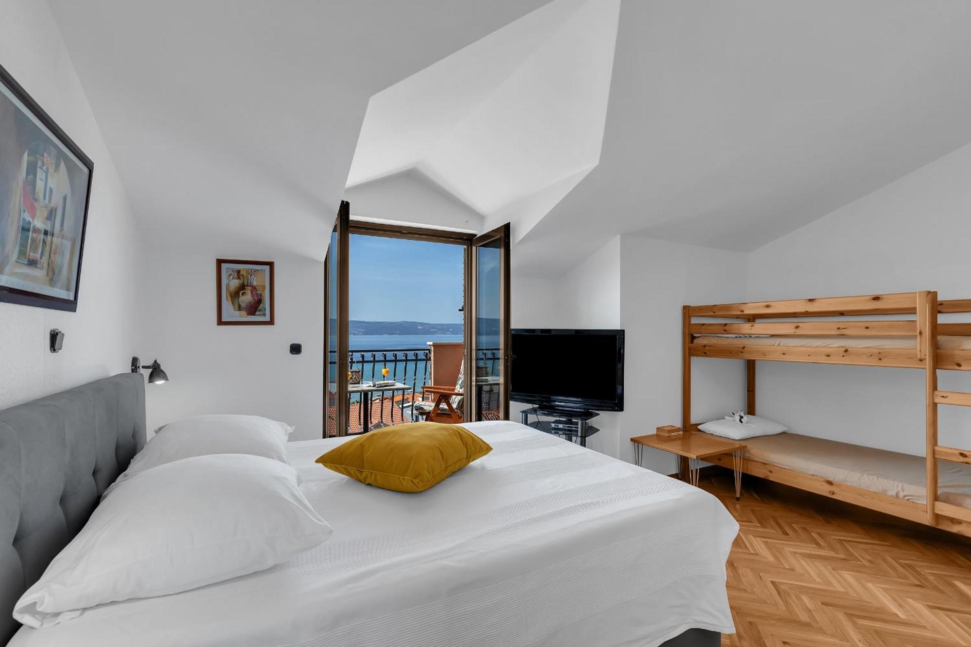 Apartments And Rooms With Parking Space Duce, Omis - 10303 Rom bilde