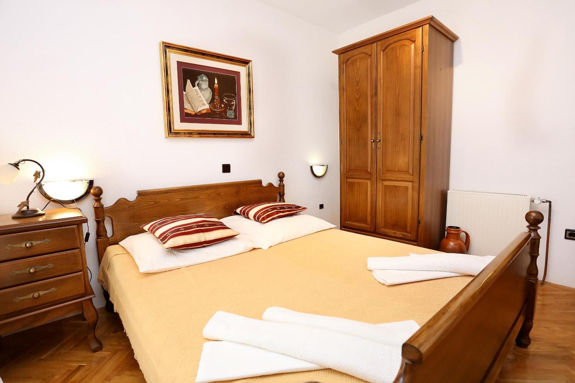 Apartments And Rooms With Parking Space Duce, Omis - 10303 Rom bilde