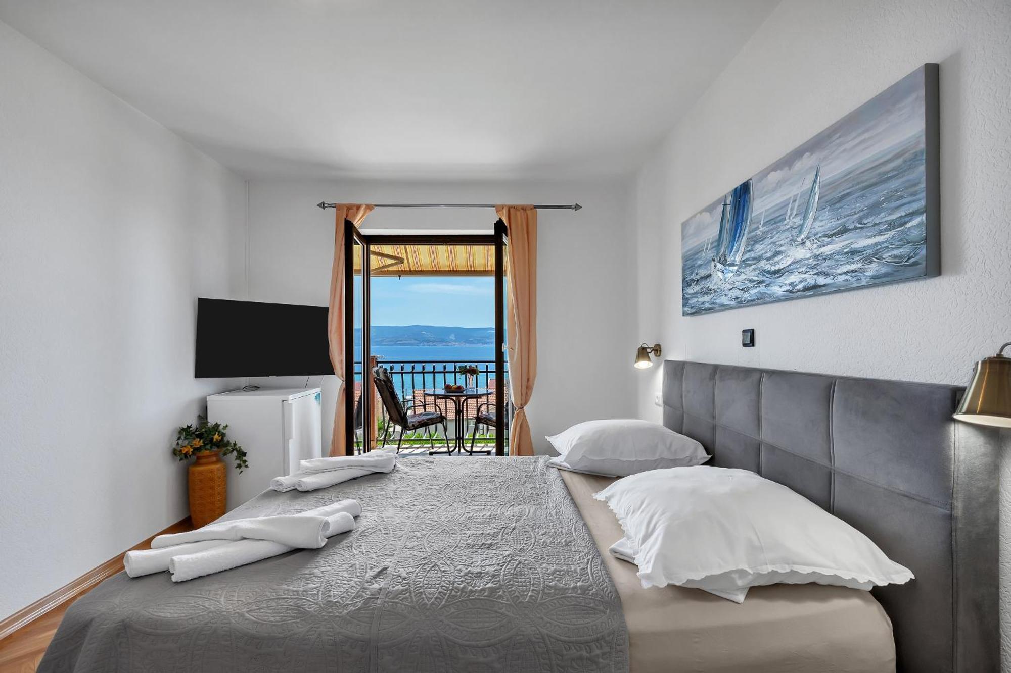 Apartments And Rooms With Parking Space Duce, Omis - 10303 Rom bilde